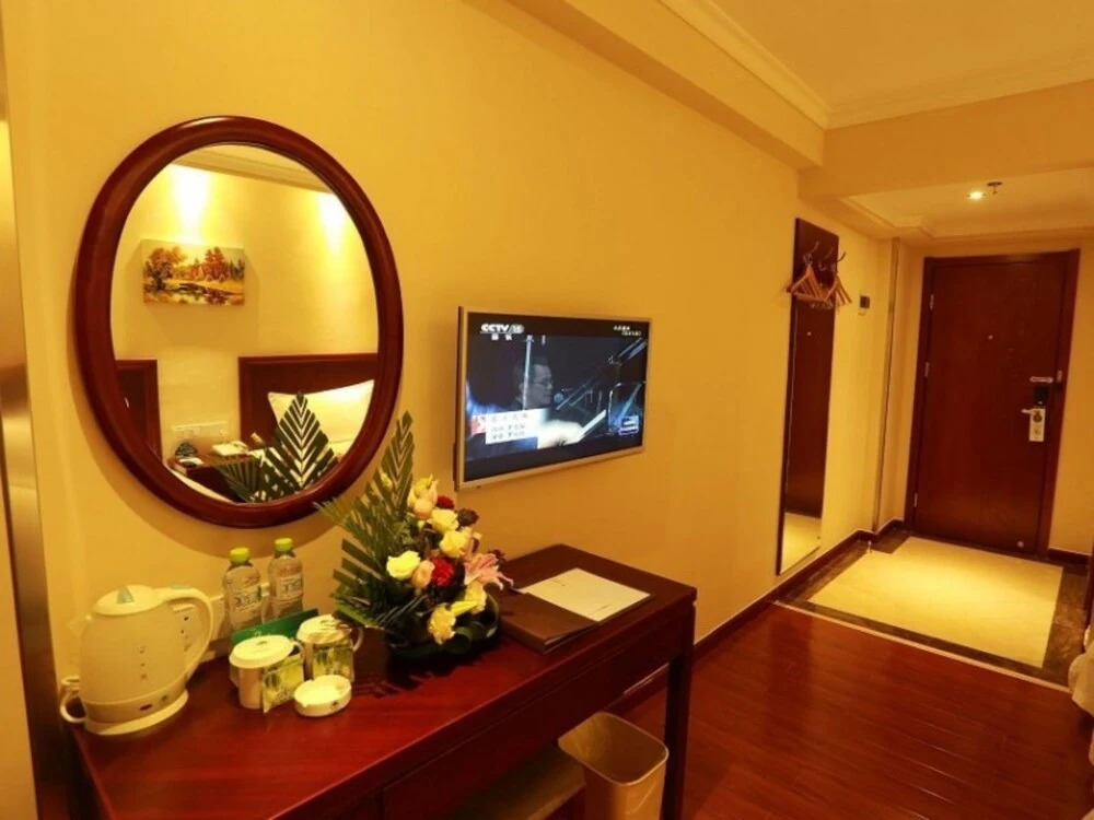 GreenTree Inn Sanya Hexi District Chunyuan Seafood Square Express Hotel