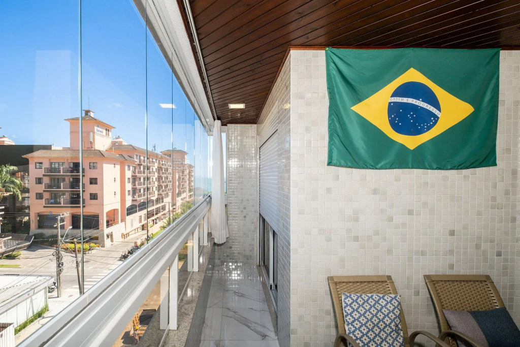Ótimo apto pé na areia em Jurerê RPO057