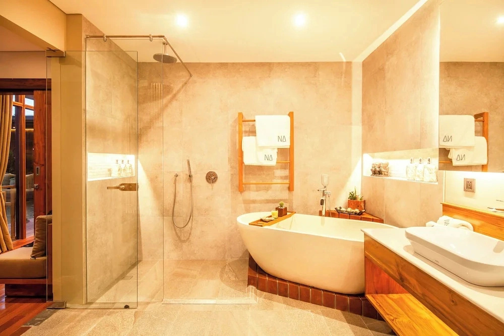 Luxury 6BR Canggu 400m to Finns Beach