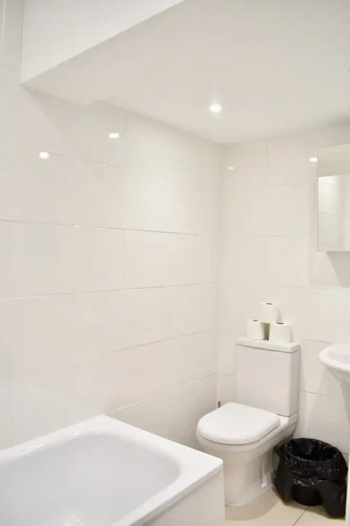Modern 2 Bedroom House by the Station