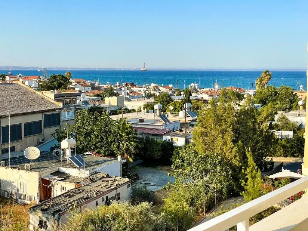 2BR SEAVIEW Apt in prime location 1 min from sea