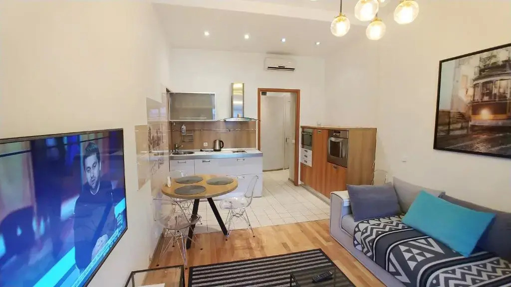 One bedroom. Luxe. 29 Khreshchatyk str. Besarabka