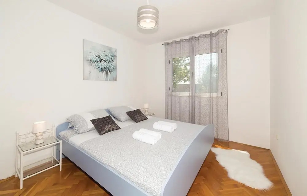 Four-Bedroom Holiday Home In Kastel Gomilica