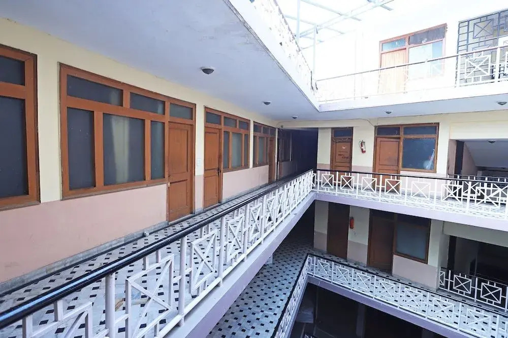 OYO 44364 Hotel Gaurab