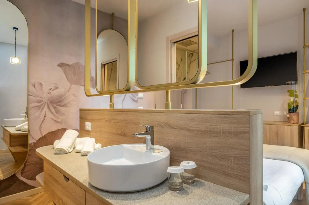 Salus Smart & Chic Hotel