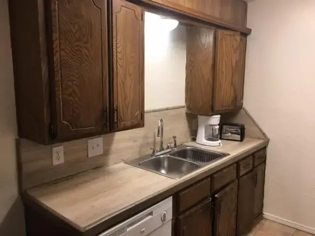 Cozy Upstairs 1 Bedroom Apartment close to Fort Sill