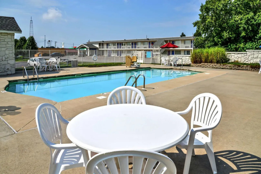 Motel 6-Saint Joseph, MO