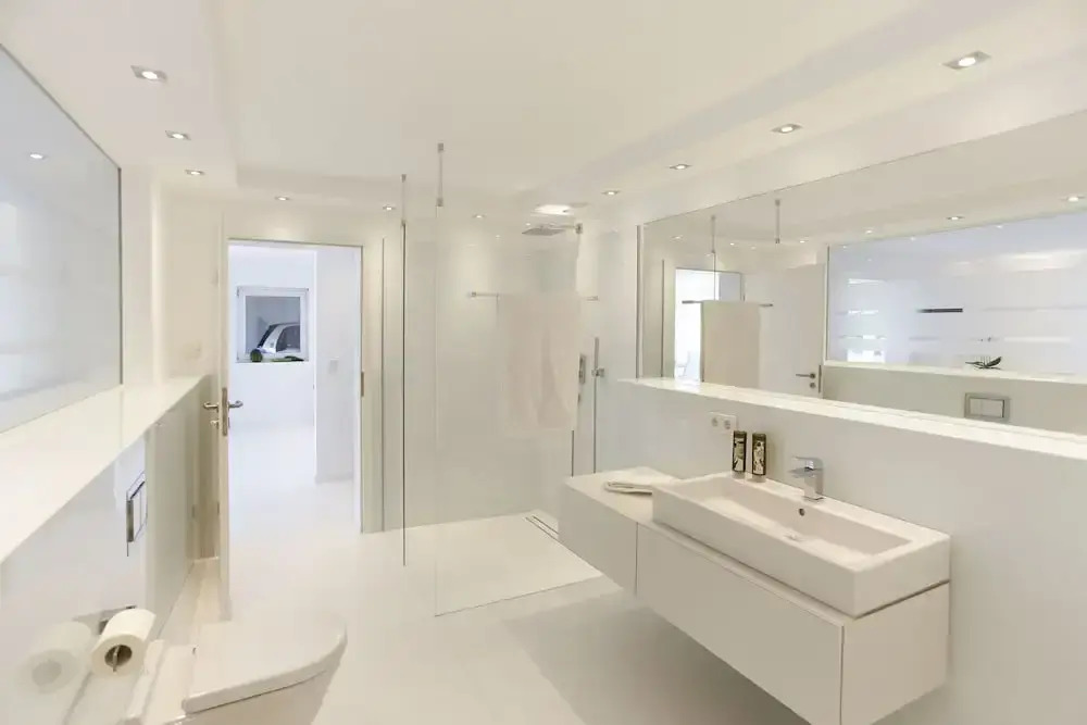 the white design apartment