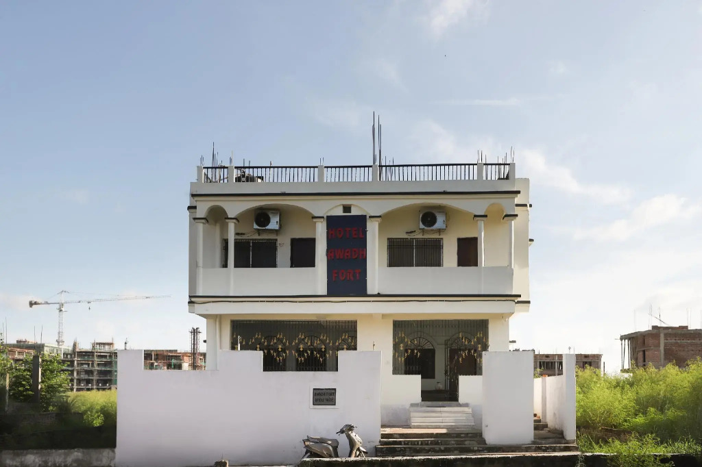 OYO 48553 Awadh Fort