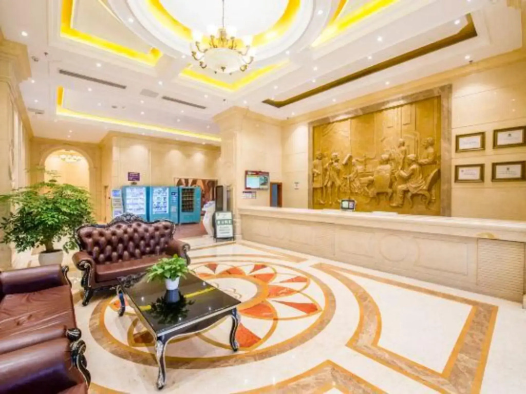 Vienna Hotel (Chongzhou High Speed Railway Station)