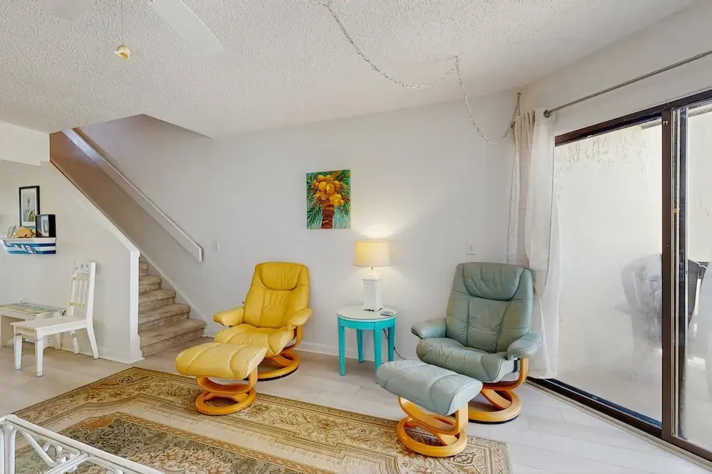 Oceanview Condo With Beach Access, Pool, Tennis Courts and Private Patio
