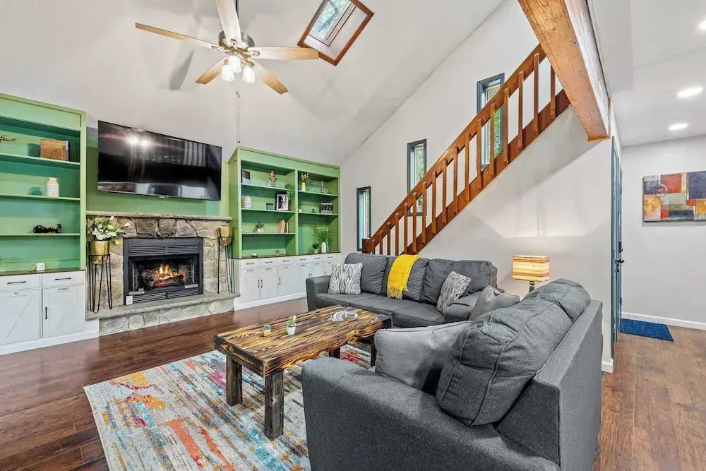 The Tranquil Trails by Avantstay Lake Access, Deck, Fireplace