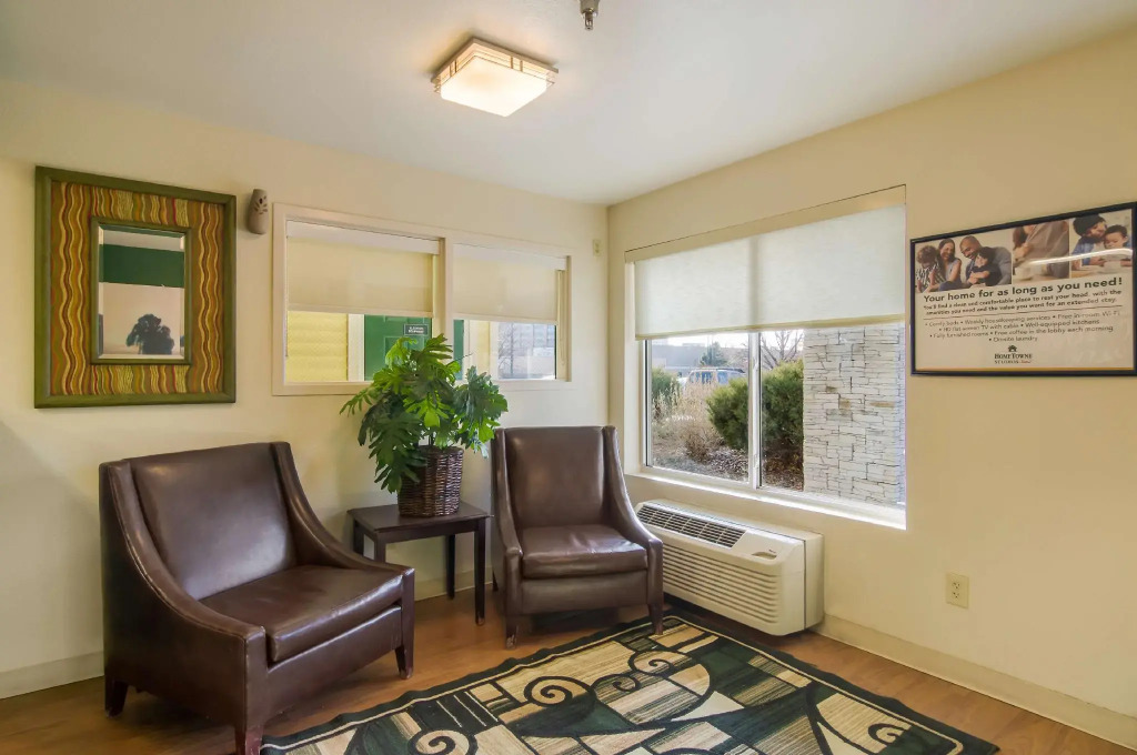 HomeTowne Studios by Red Roof Denver - Glendale/ Cherry Creek