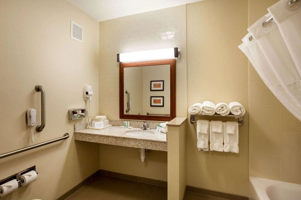 Comfort Suites Lincoln North