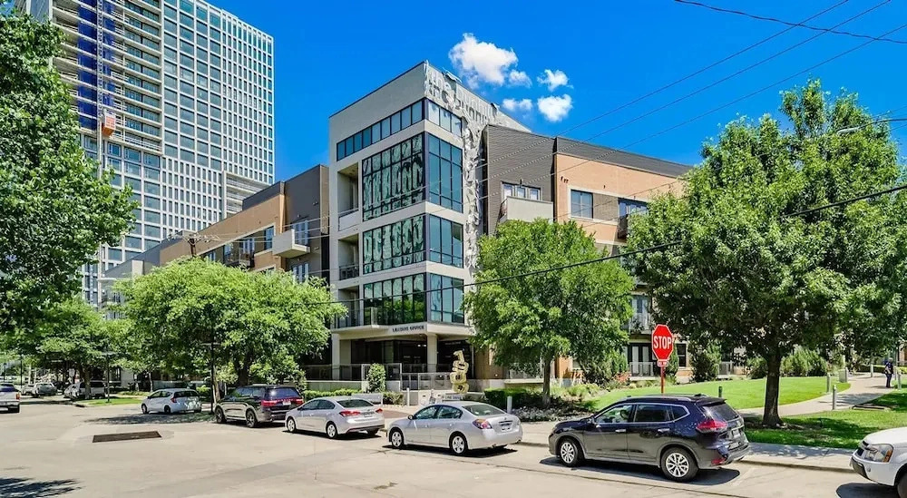 Landing Apartments Dallas near Design District