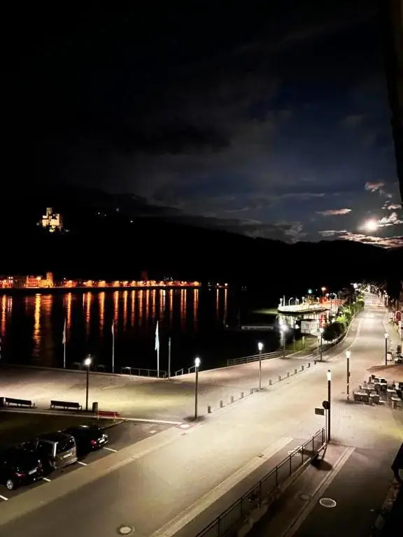 Hotel zum Goldenen Löwen - Restaurant - Panoramabar - Terrassen - Events - Rheinblick - Geschichte seit 1728