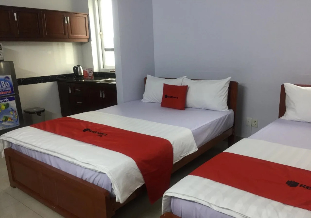 RedDoorz Near Hoa Lu Stadium