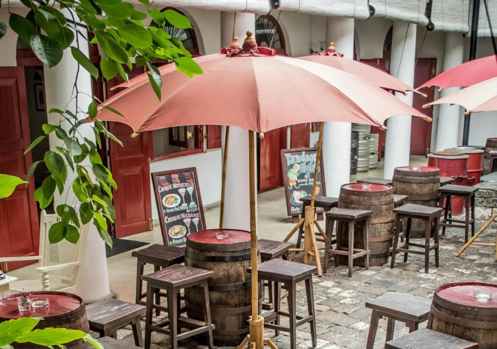 Royal Bar & Hotel