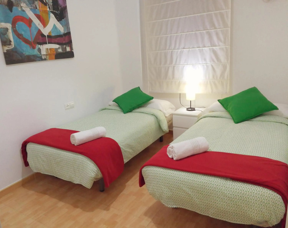 Central Apartment in Valencia with WIFI + Parking.