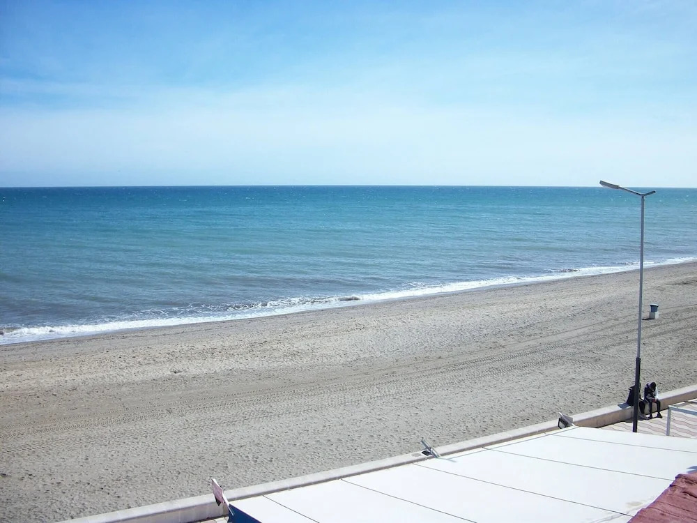 1 Bedroom Penthouse On Front Line Of The Beach