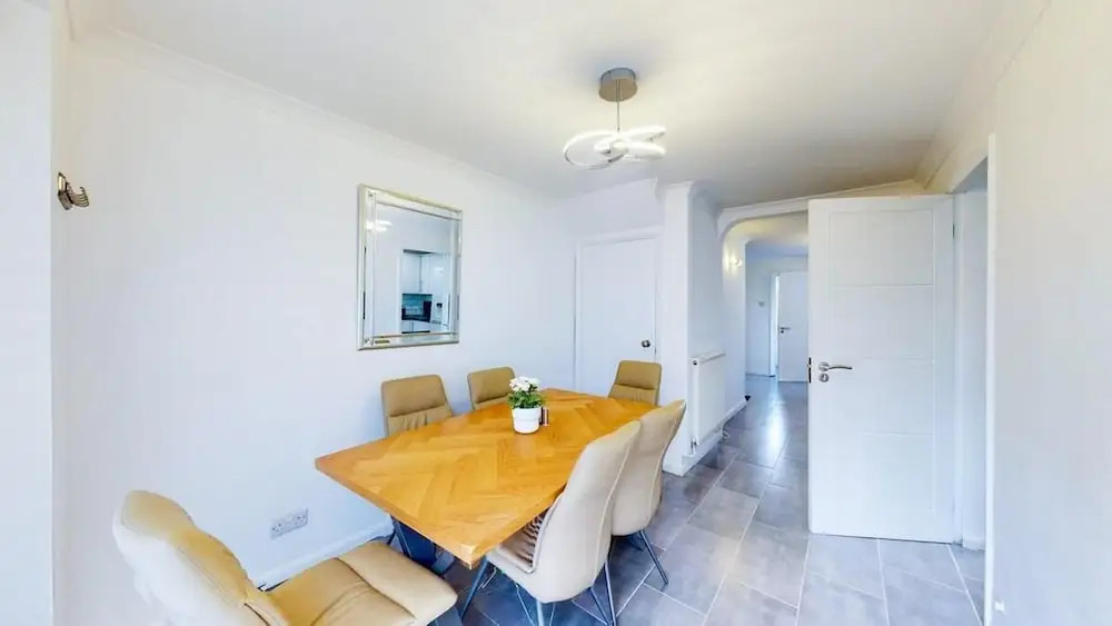 Ranworth House - Holiday Home in Bedford, Sleeps 5