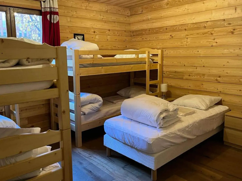 Spacious 16-person chalet with five bedrooms in Les Deux Alpes