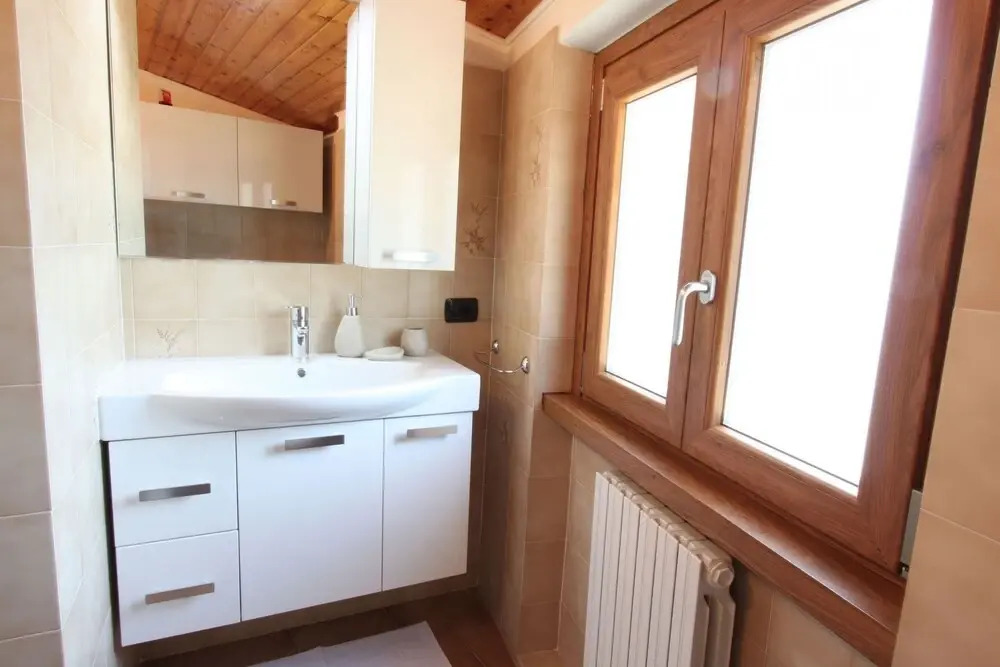 Cozy Attic Lake View in Nesso