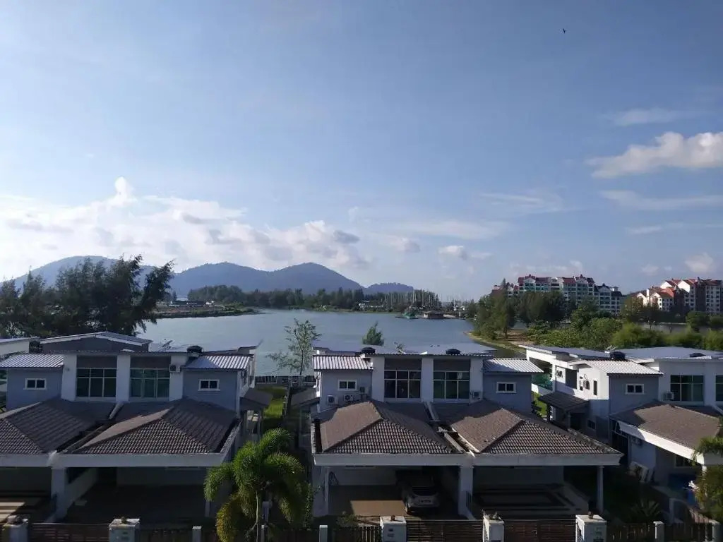 tiara bay marina island lumut 6 bilik inflatable swimming pool homestay bayu laut0136288405