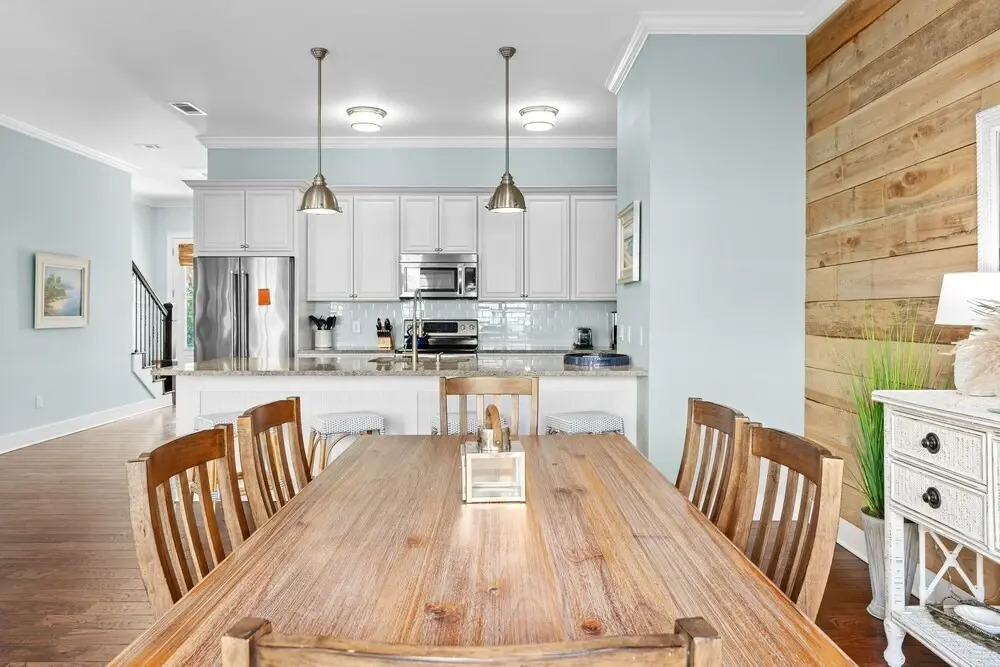 Sundaze 4 Bedroom Home by RedAwning