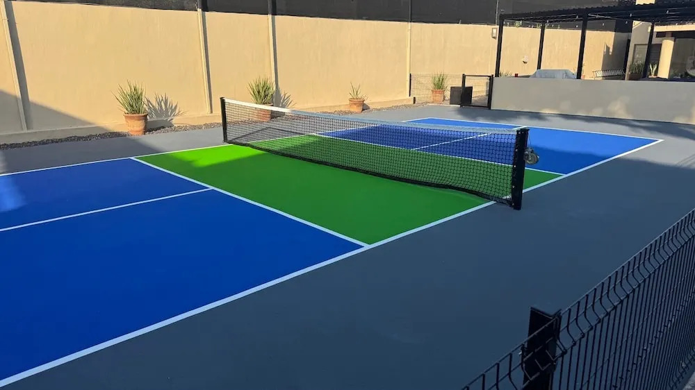 Luxurious 3 Bedroom in Ajijic - Sleeps 6 - Private Gym - Pickleball Court -