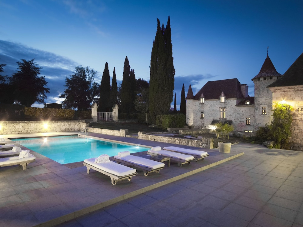 Grand Castle in Saint Caprais de Lerm with Sauna & Hot Tub