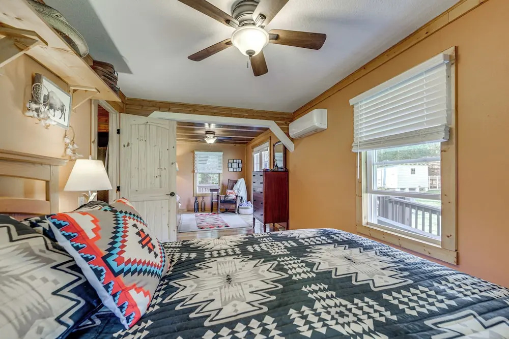Quaint Mountain Charm! Robbinsville Hideaway