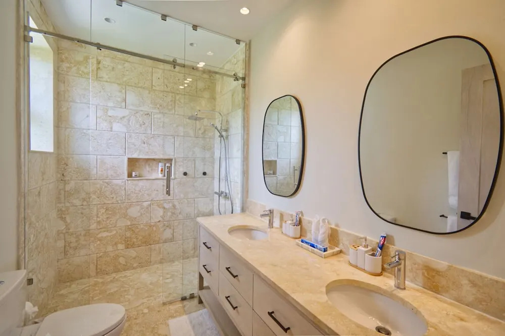 Modern Lake Villa With English Speaking Staff in Golf and Beach Resort