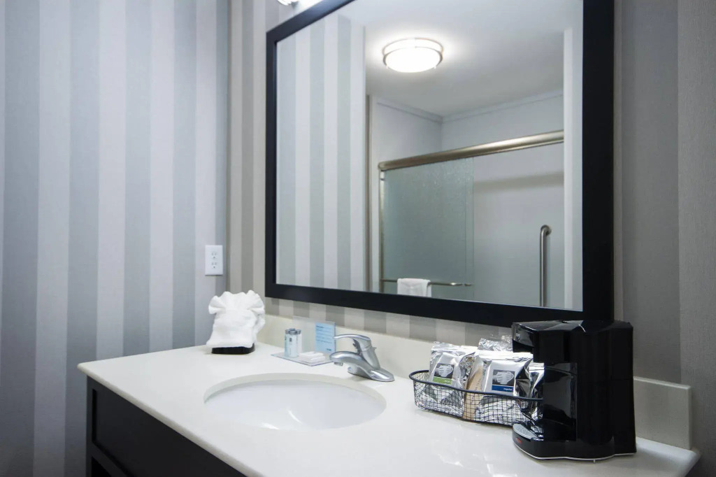 Hampton Inn & Suites DuPont