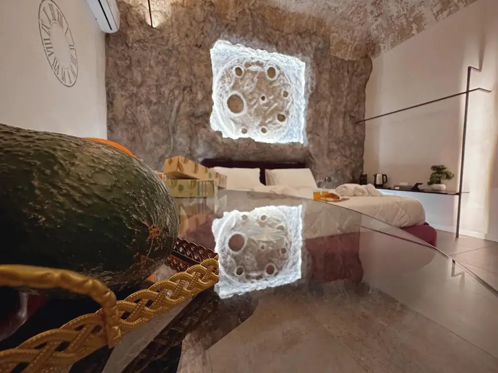 Corona Suite & Rooms