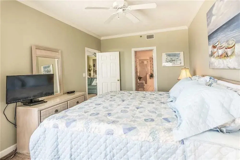 The Enclave 907 - 3 Br condo by RedAwning
