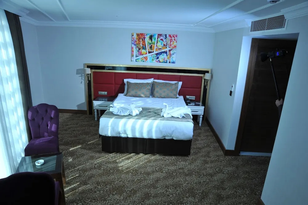 Asuris Hotel