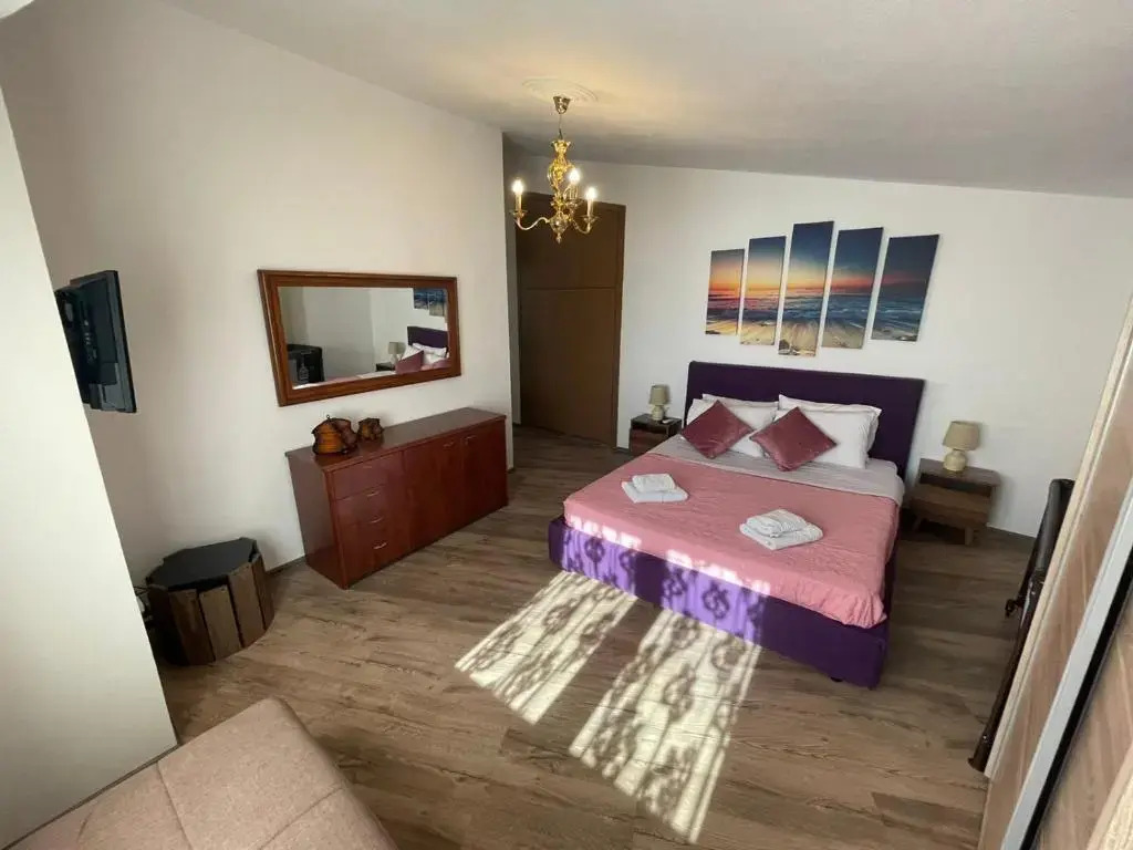Maisonette 25m from the sea