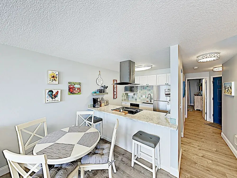 145 Rockaway Beach - 1 Br Condo