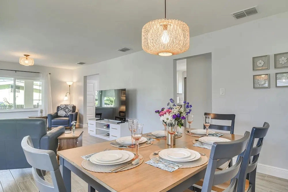 Beach-hop, Bike & Bbq! Clearwater Home w/ Yard