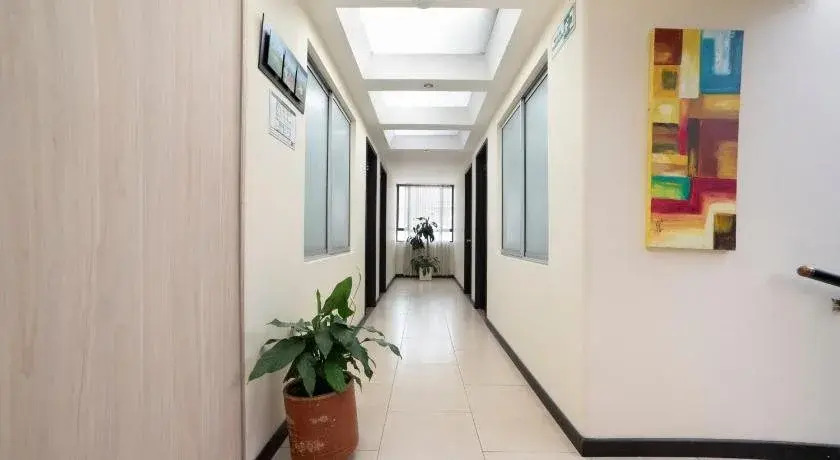 Hotel Alojate In