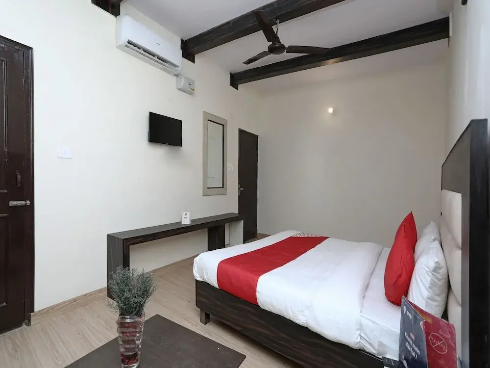 OYO 11854 Hotel Comfort