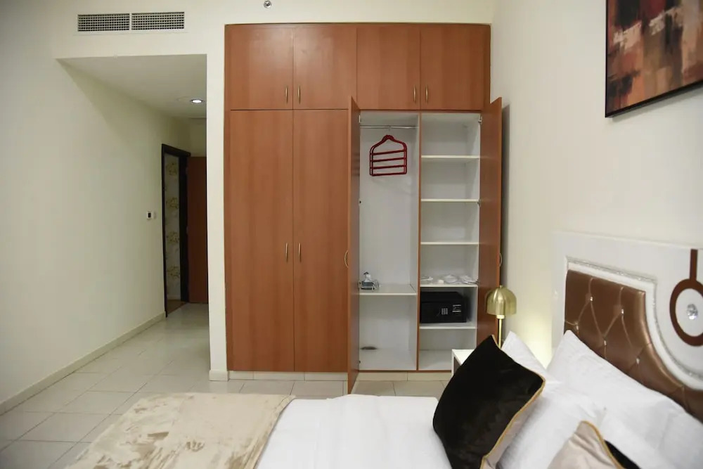 Luxury 4BR Apartment in Horizon Towers