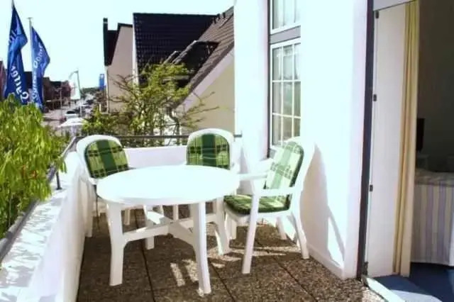 App-6-mit-Suedbalkon-in-strandnaher-Lage-Baederstil-Villa-in-Wenningstedt-Sylt