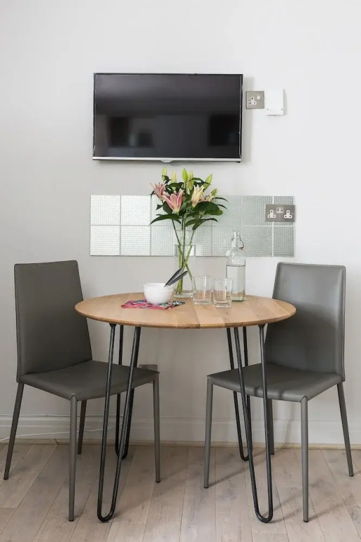 Ultra luxurious London home for 5-7
