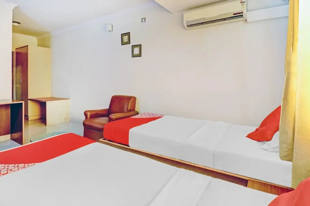 OYO 79381 Dm Residency