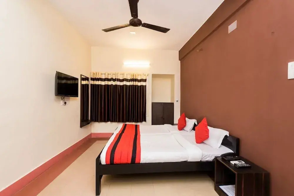 OYO 7326 Hotel Penguin