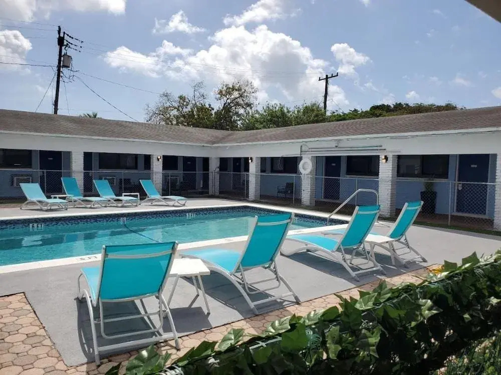 Hollywood Gardens Inn & Suites