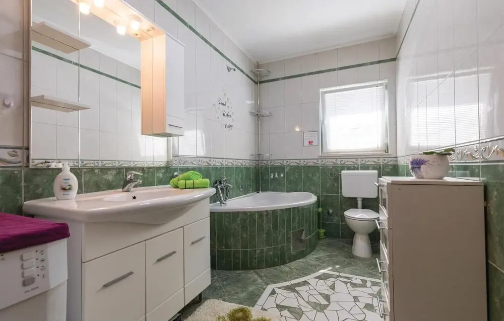Nice Home in Bacinska Jezera With Wifi and 3 Bedrooms