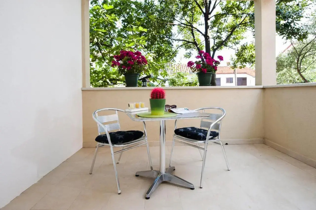 Studio Apartment White